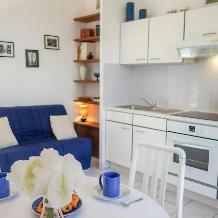 Apartment De La Et D'angleterre By Interhome *