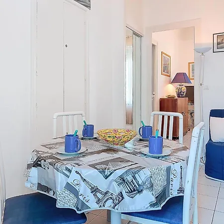 Appartement De La Et D'angleterre By Interhome