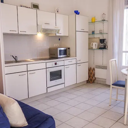 Appartement De La Et D'angleterre By Interhome